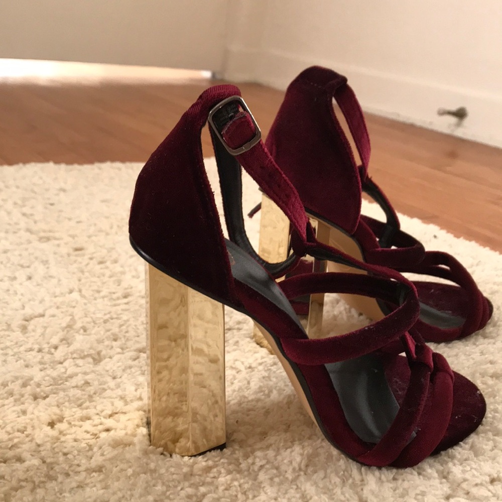 NEW Red Velvet w/Gold Mirror Heel Size 6